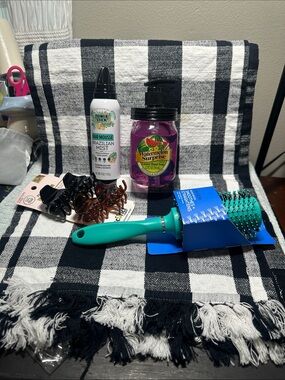 4 pc ladies bundle hair and hand. NWT